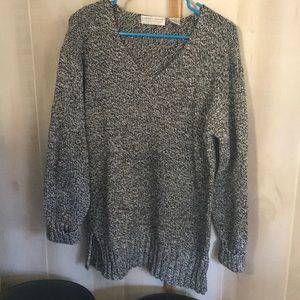 Carolyn Taylor gray knit sweater
